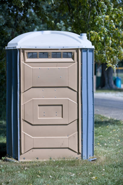 Best Portable toilet rental cost  in Algoma, WI